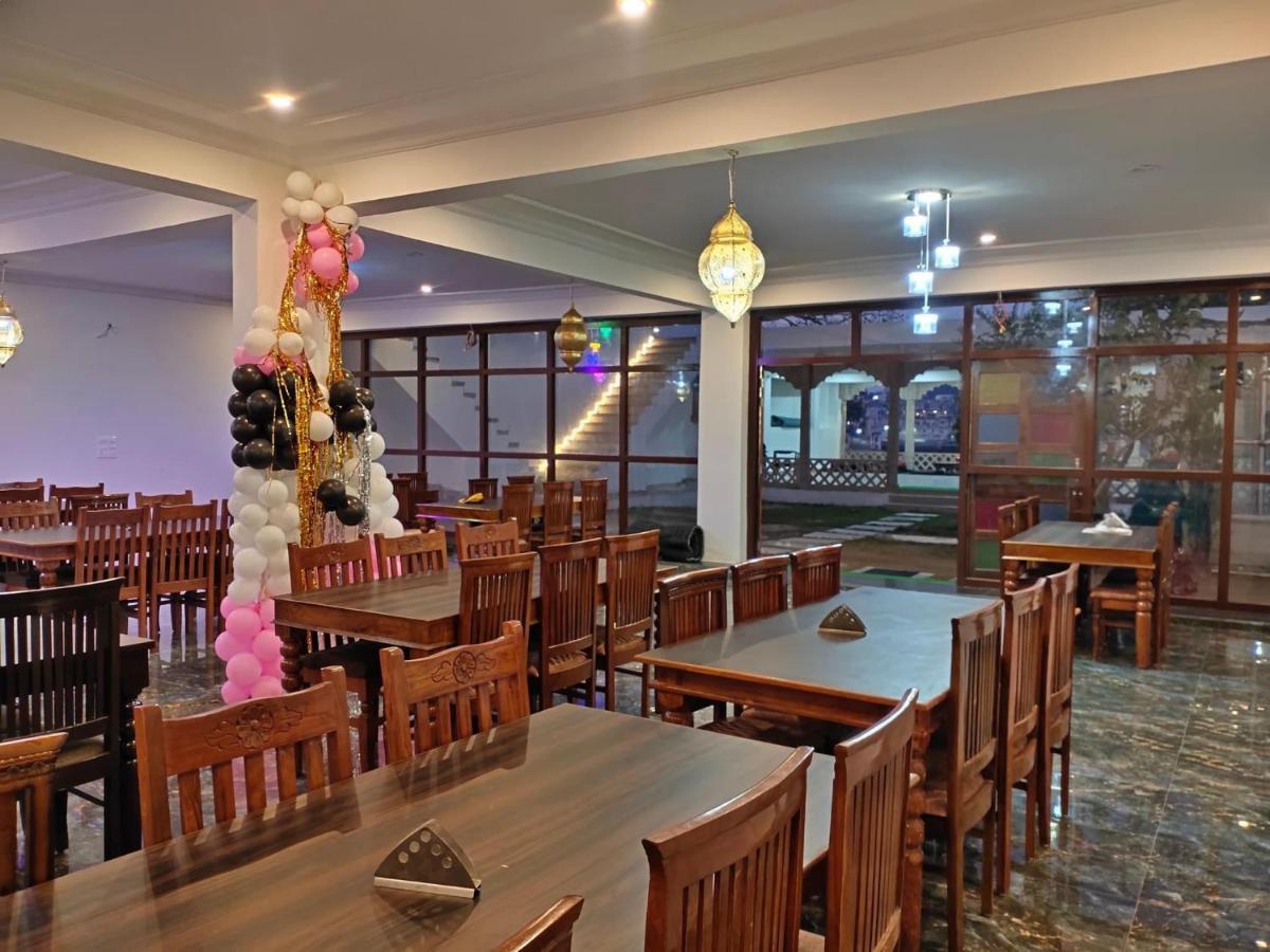 Radhika Palace Hotel Pushkar Ngoại thất bức ảnh